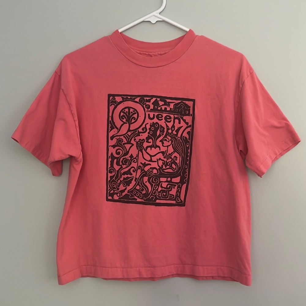 Vintage Pink Black Queen Woodcut Print Hanes Beefy-T 100% Cotton Boxy Fit Size L